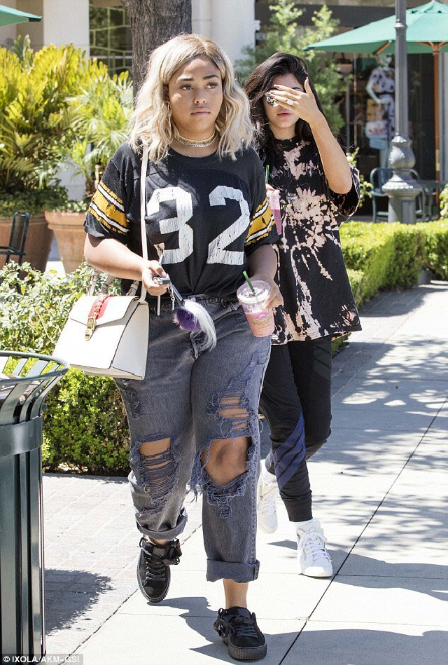 kylie and kendall jenner paparazzi kylie and kendall jenner paparazzi