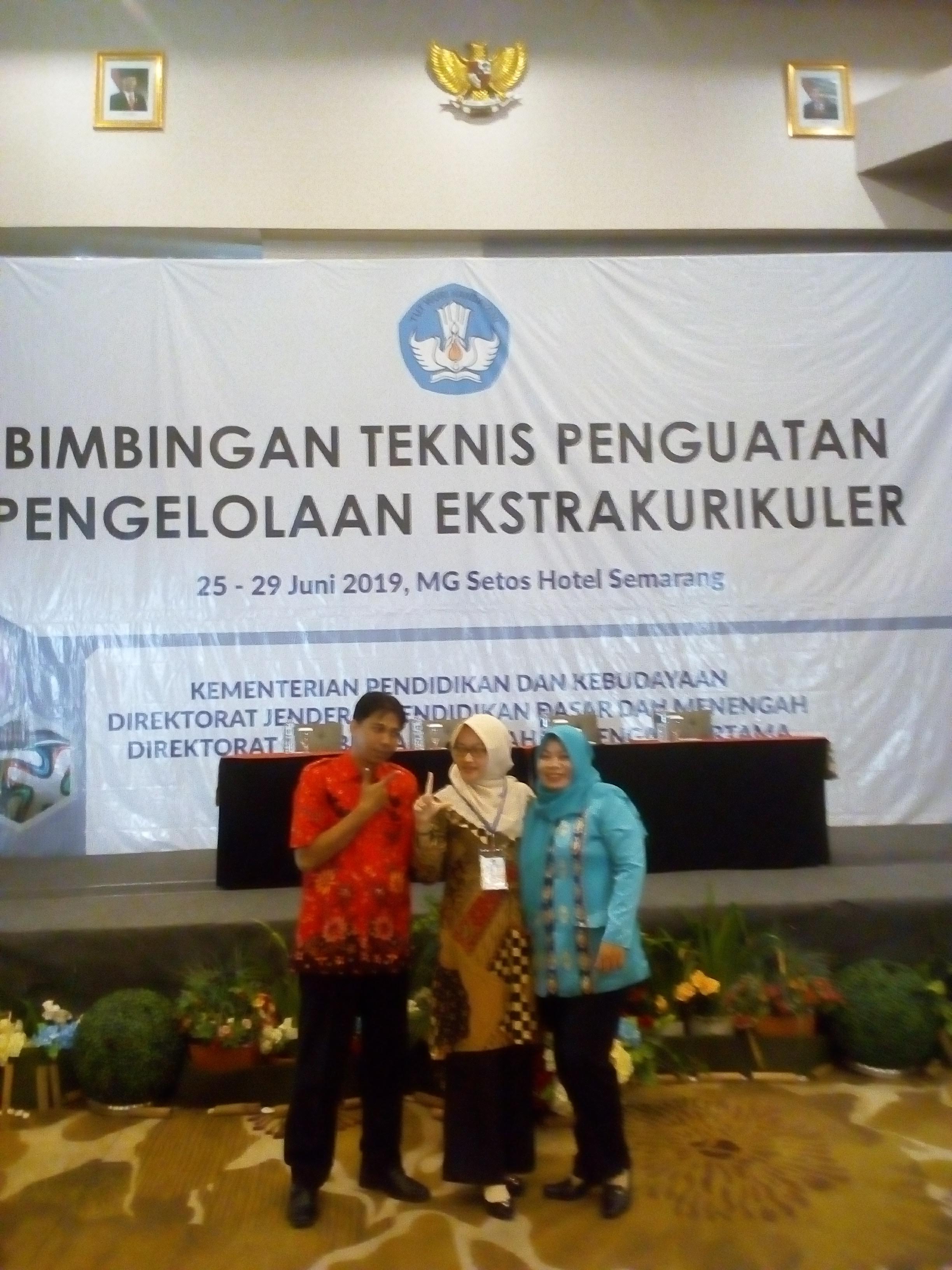 MATERI BAHASA INDONESIA KELAS IX MENGANALISIS CERPEN MATERI BAHASA INDONESIA KELAS IX MENGANALISIS CERPEN