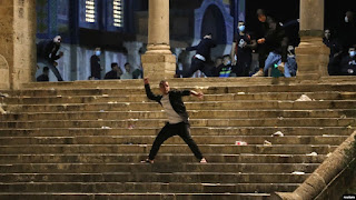 Warga Palestina dan Polisi Israel Bentrok di Masjid Al-Aqsa