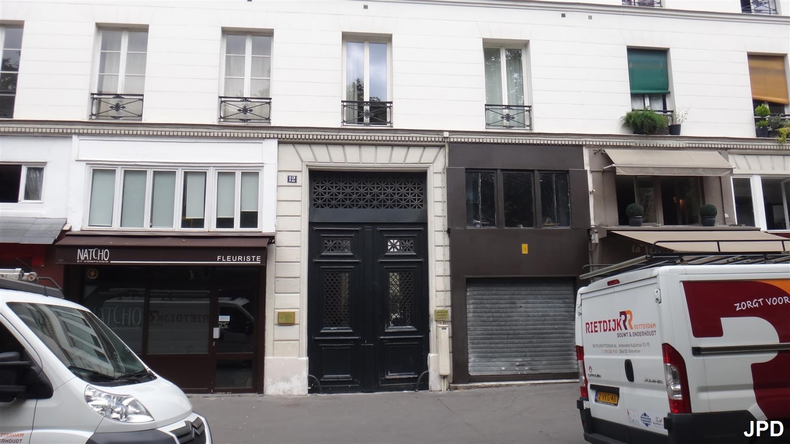 Parisbiseart Pierre à bois rue DupetitThouars