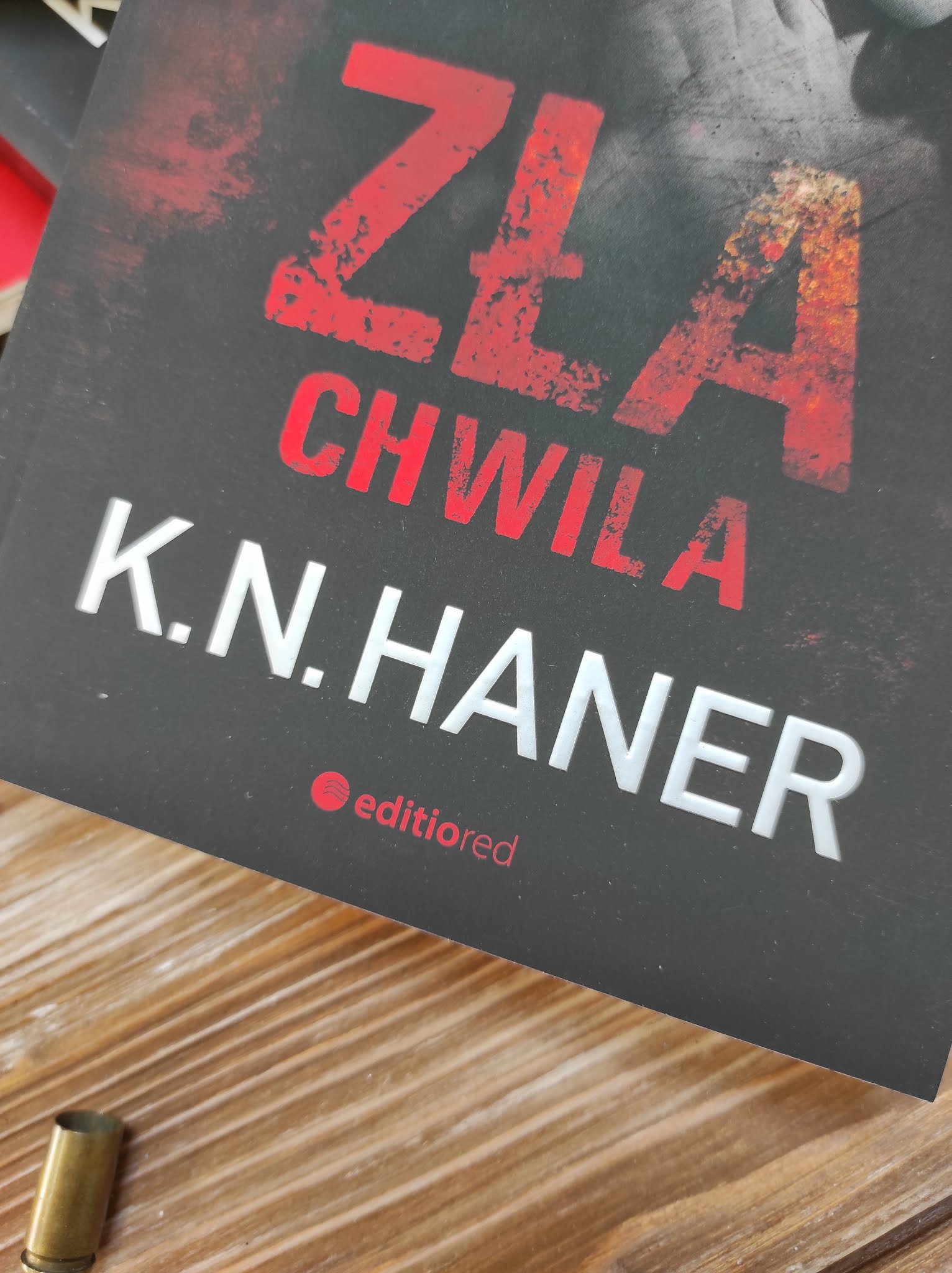 "Zła chwila" K.N. Haner - recenzja Patronat Medialny