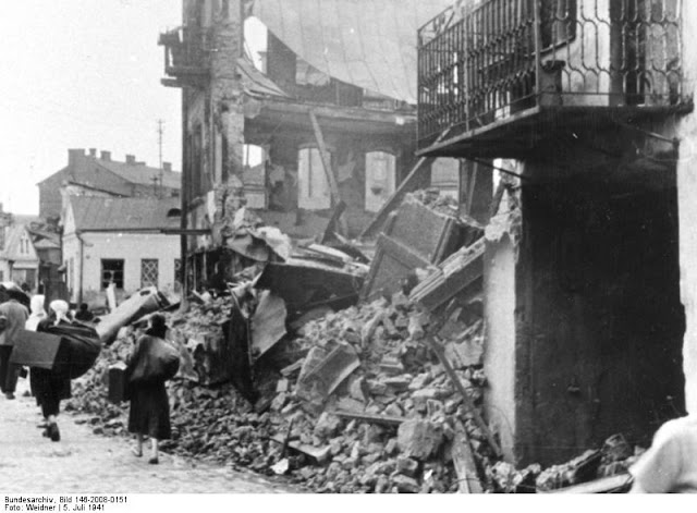 Ruins in Minsk, 5 July 1941 worldwartwo.filminspector.com