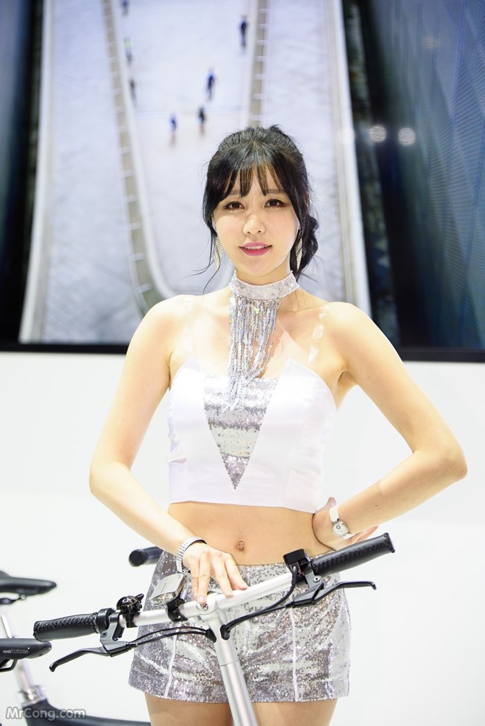 Beautiful Hong Ji Yeon at the 2017 Seoul Motor Show (146 pictures) photo 4-1