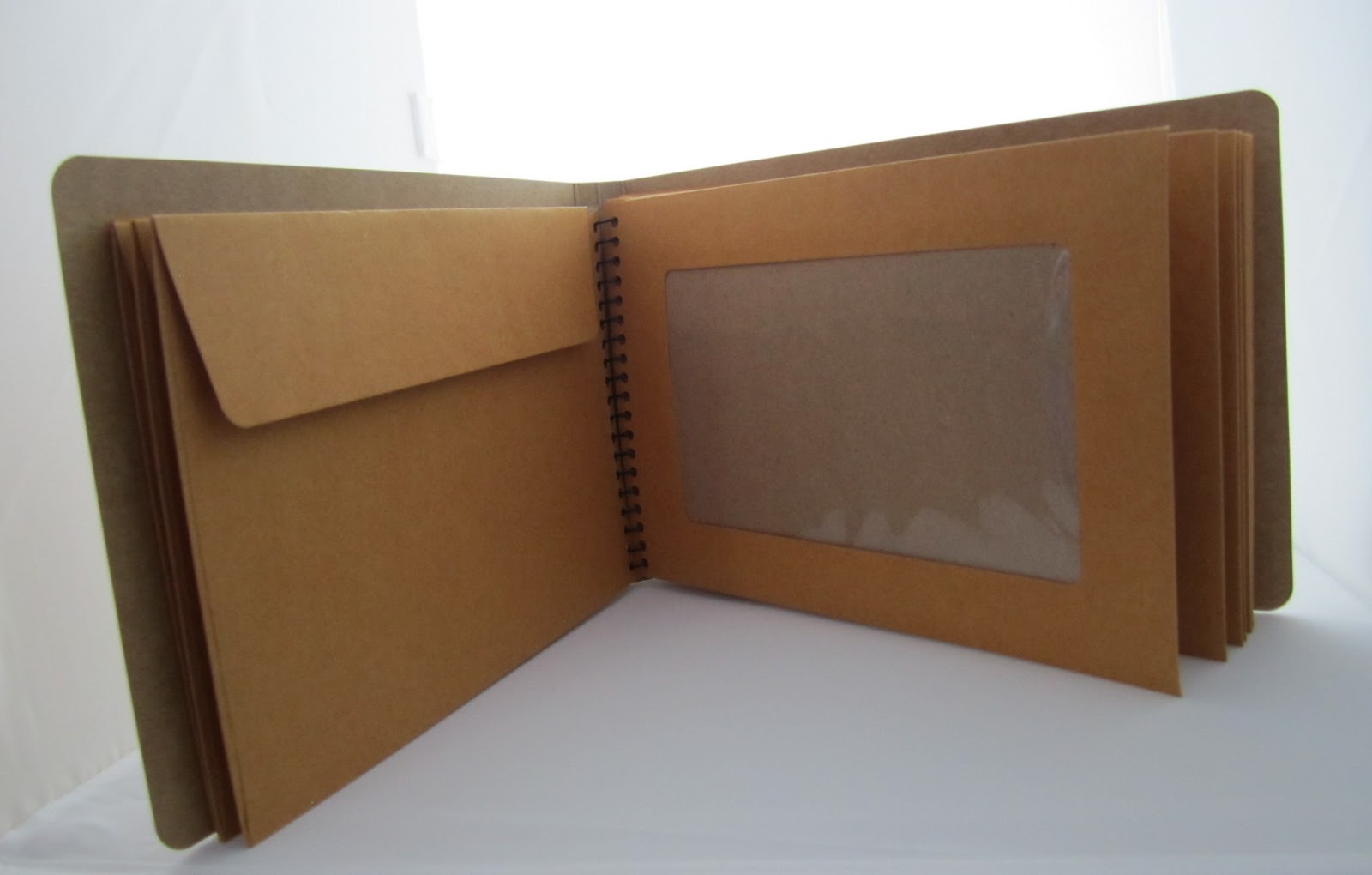 Review of the Midori B6 Bee Side Spiralbound Envelope Notebook