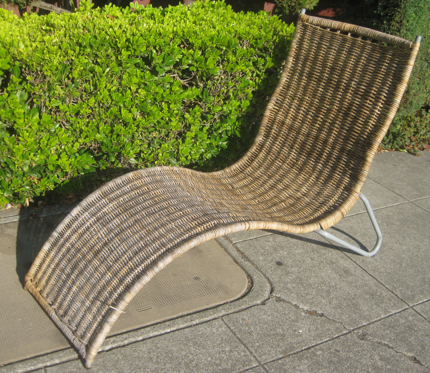 UHURU FURNITURE & COLLECTIBLES: SOLD - Lounge Chair - $30