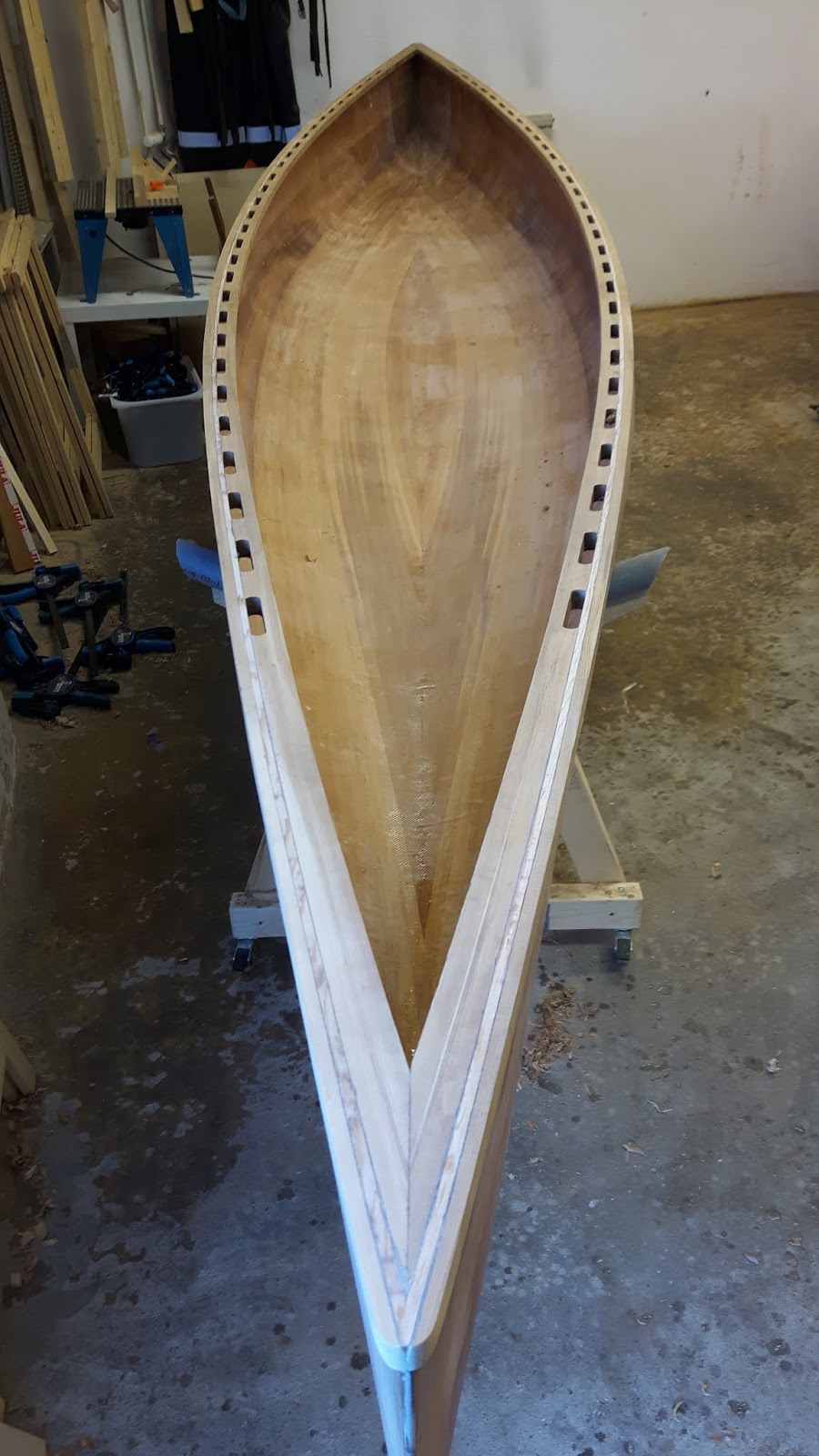 Lod is building an Ashes Solo Day singel canoe Mounting outer gunnels