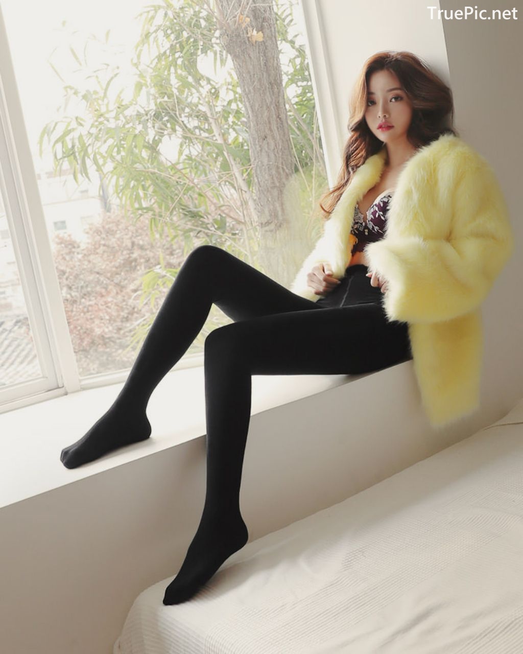 Image-Korean-Fashion-Model-Jin-Hee-Black-Tights-And-Winter-Sweater-Dress-TruePic.net- Picture-1