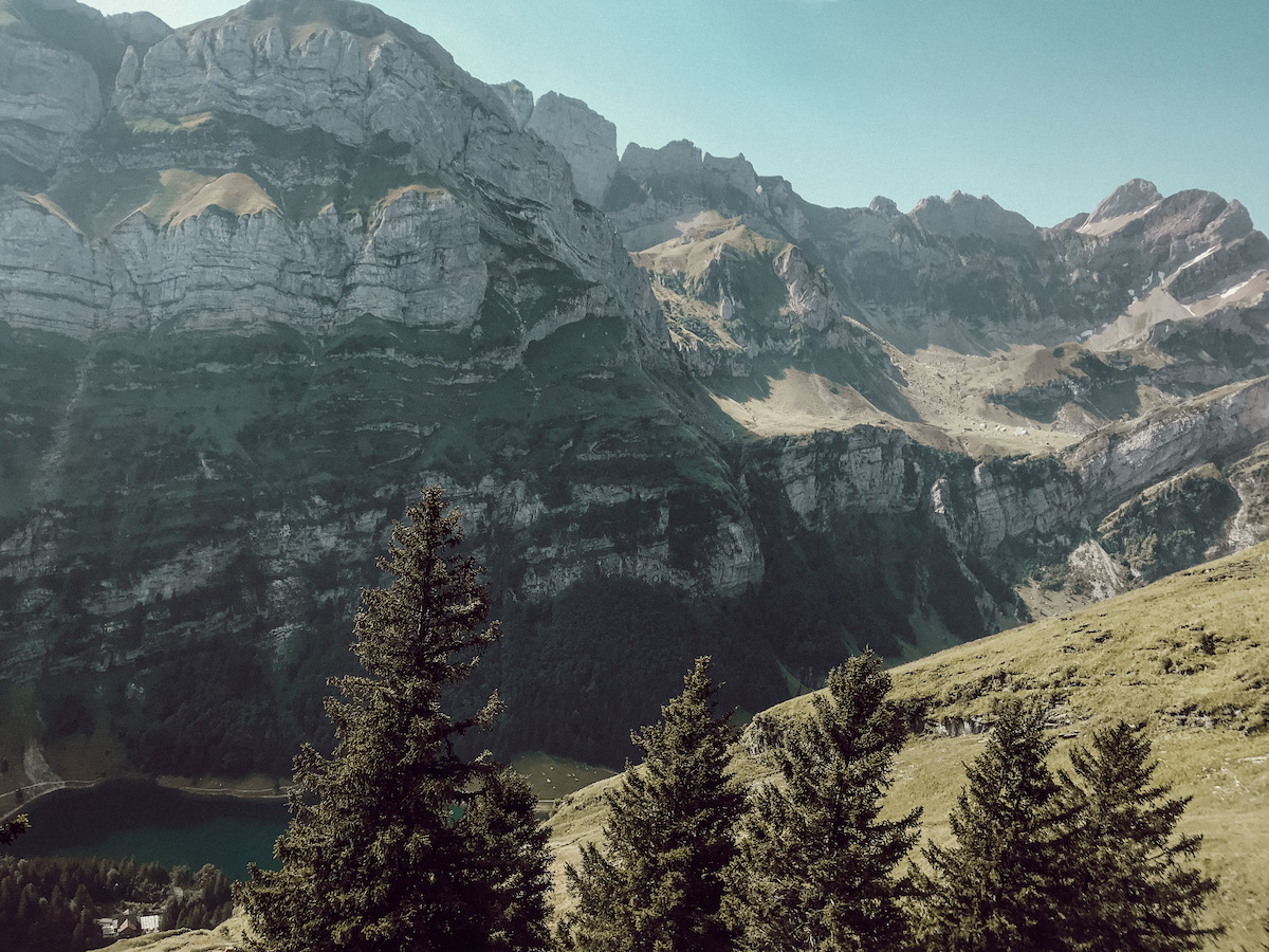 Alpstein Appenzeller Land schönste Wanderung Schweiz Höhenbergweg Äscher Wildkirchli Schäfler Grat Mesmer Seealpsee Aescher
