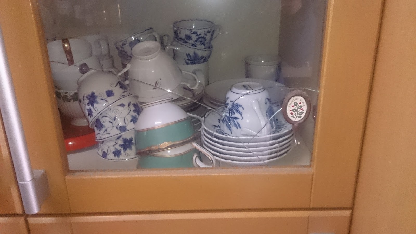 一家太助のブログ ガラスが割れてしまった・・・