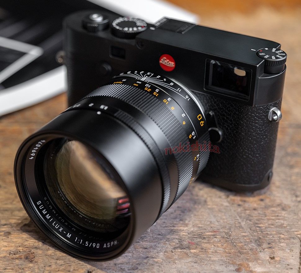 Объектив Leica Summilux-M 90mm f/1.5 ASPH установлен на камеру