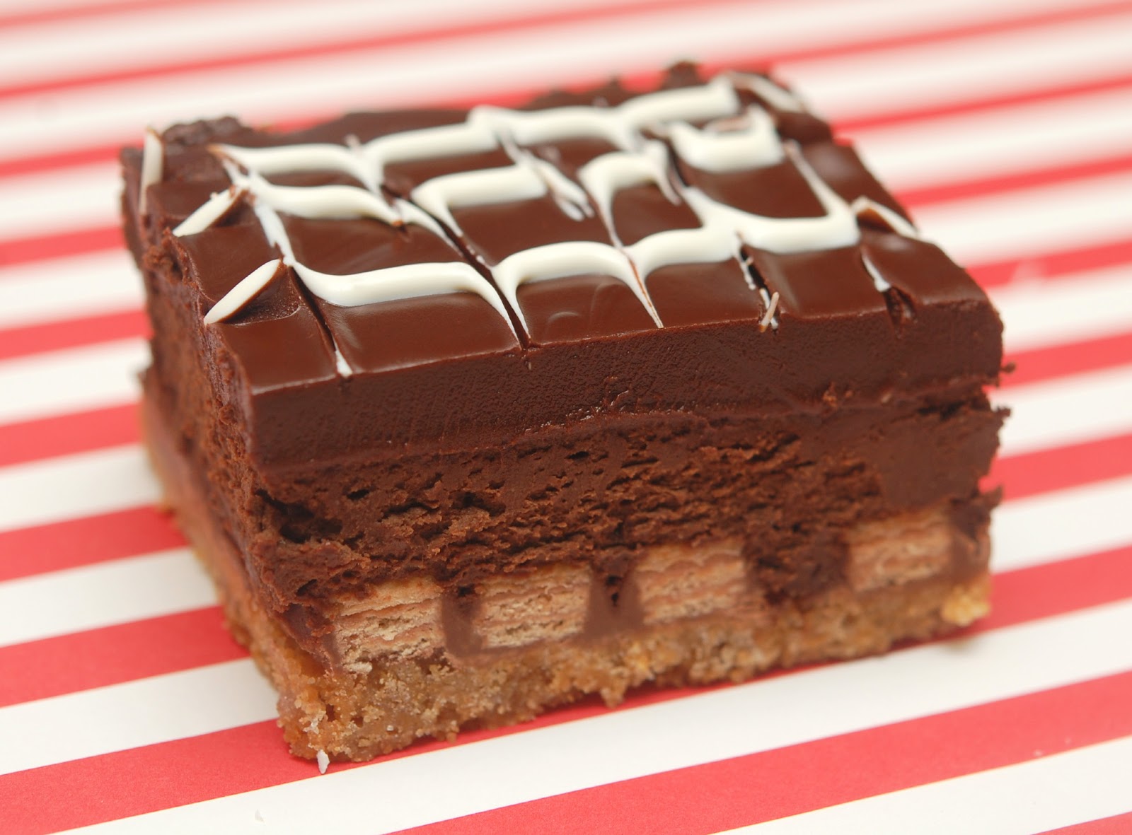 QUADRUPLE LAYER CHOCOLATE CHEESECAKE KIT KAT BARS Hugs and Cookies XOXO