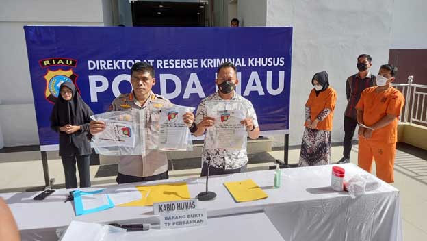 ua Mantan Pegawai Bank Ditahan Polda Riau