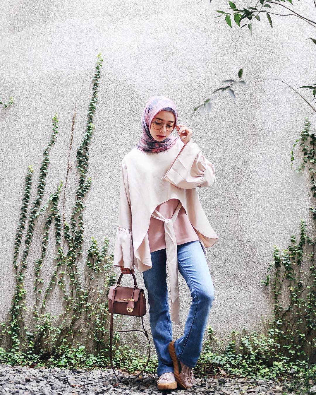 25 Inspirasi OOTD Hijab ala Selebgram Terbaru