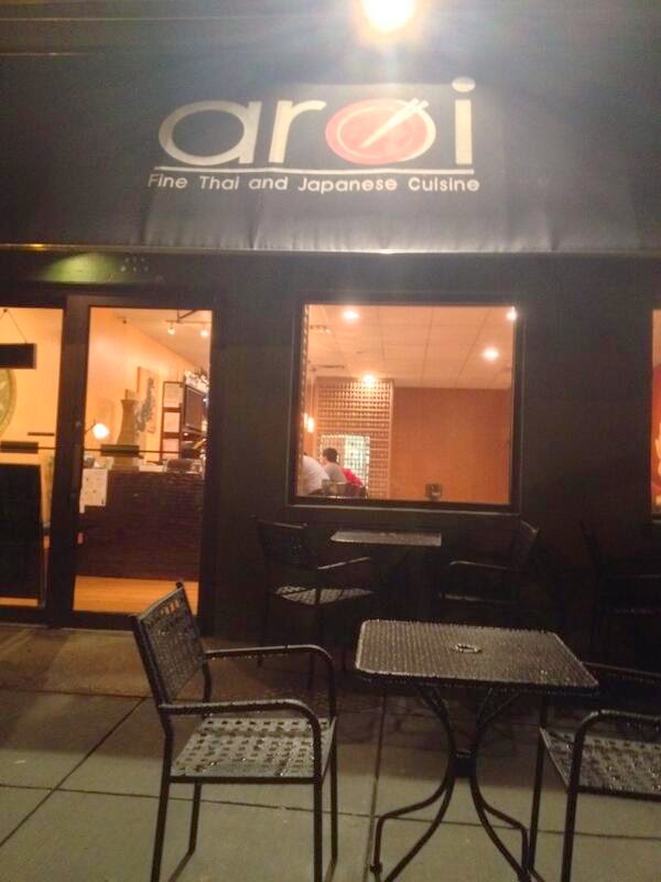 bloomingdale outdoor seating at Aroi Thai