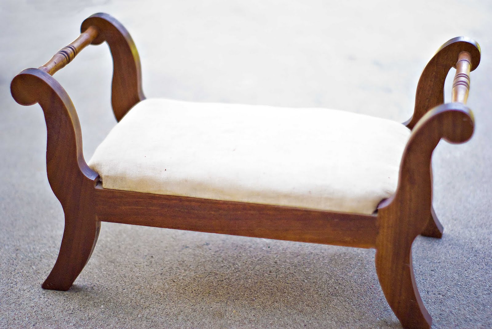 Easy Peasy Pie Footstool Makeover