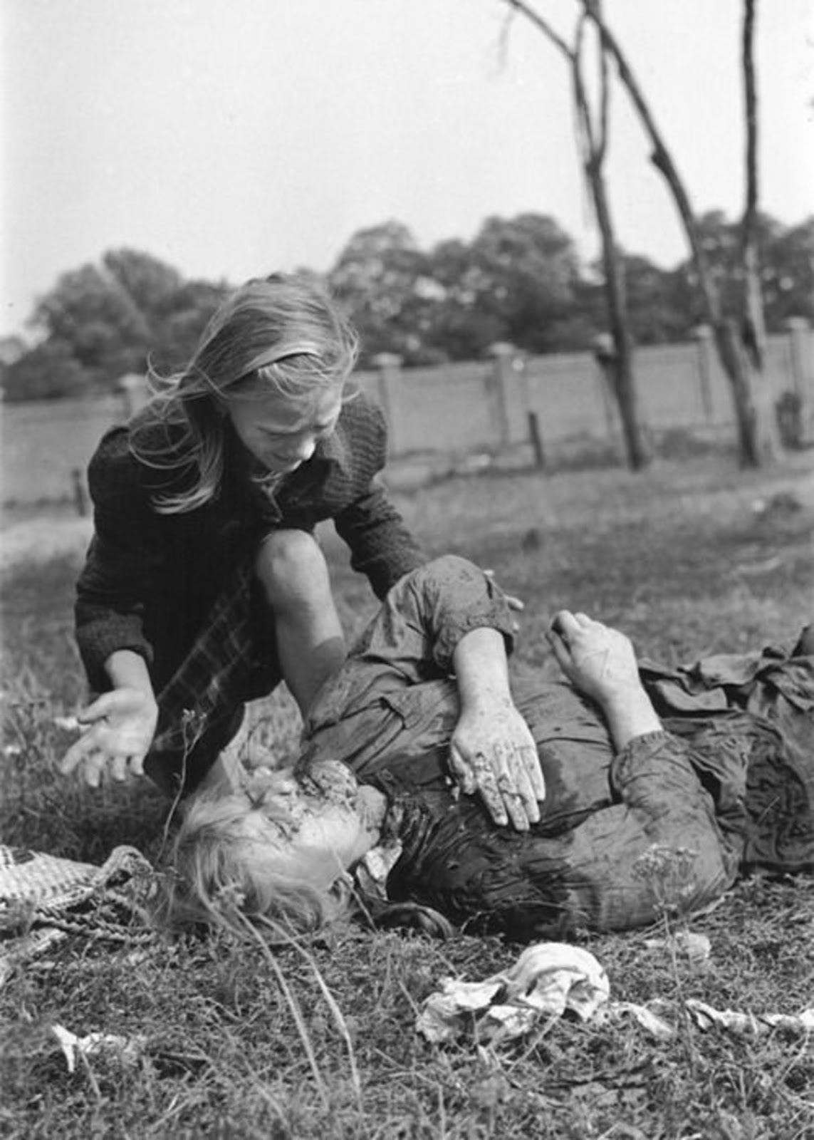 Okruchy Historii: Historia w tle fotografii - Dramat polskiego września