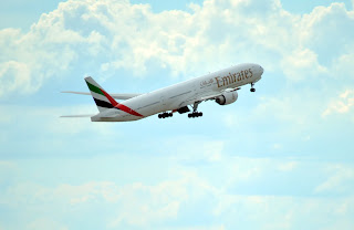 Emirates to continue offering omicron travel insurance to passengers
