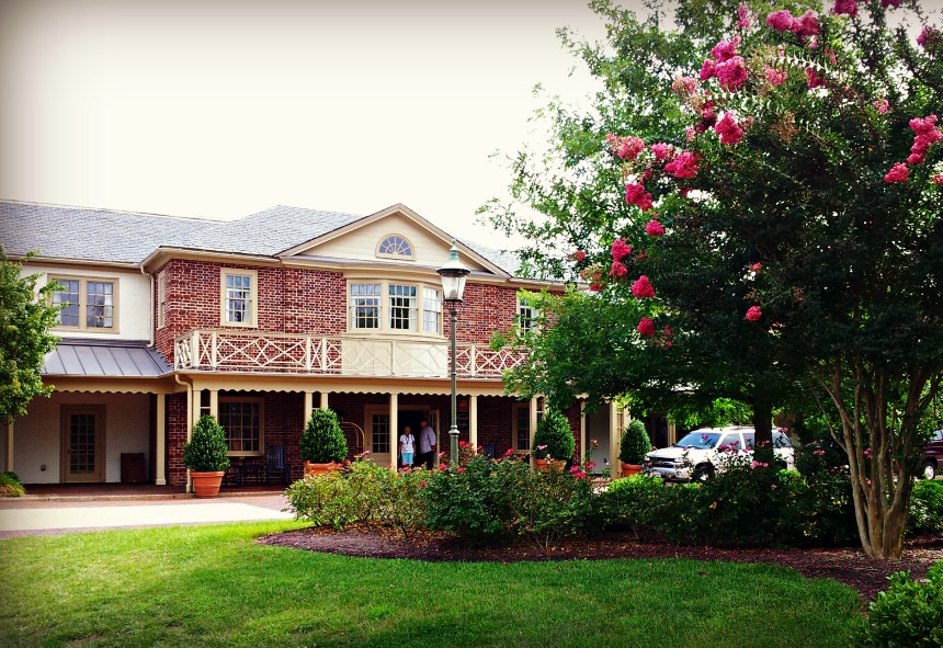 Pack Your Bags A Traveler’s Look at the Williamsburg Lodge in Colonial