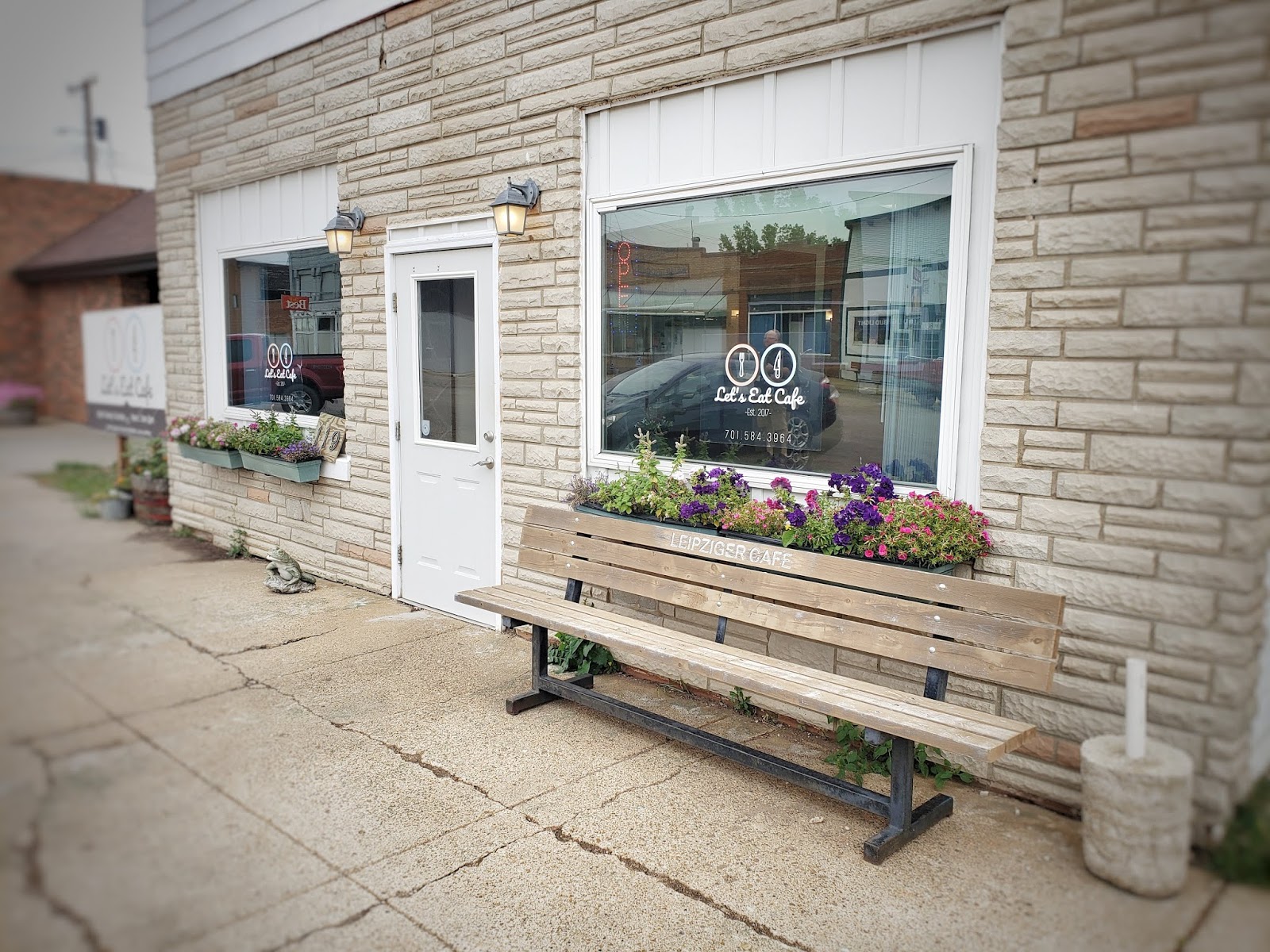 On the Road with Ted and Andrea Mott; Elgin; New Leipzig; Carson & St