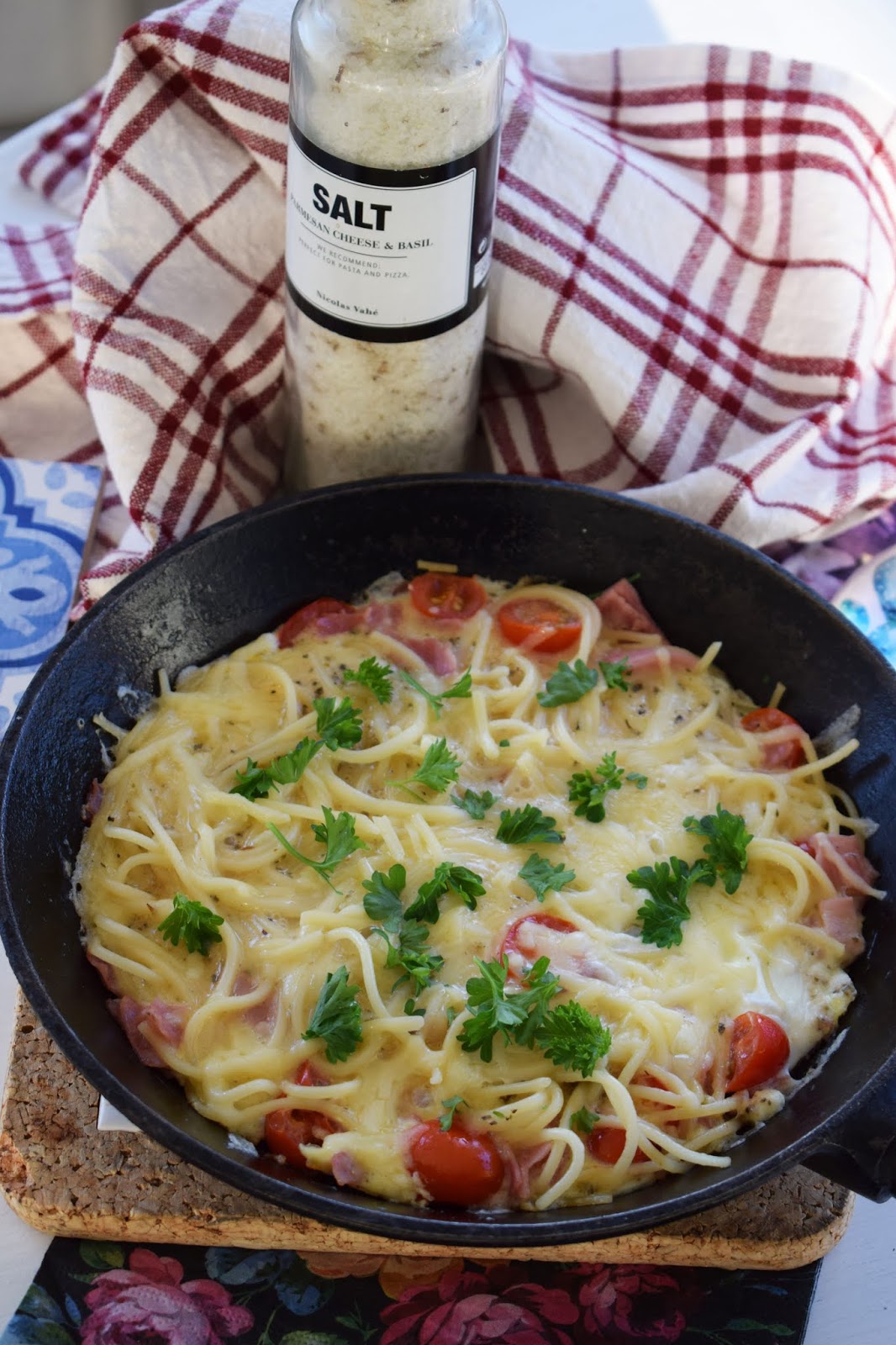 Smaskelismaskens: Omelett med spaghetti, skinka och tomater