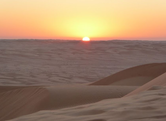 l'alba sulle dune del wahiba sands