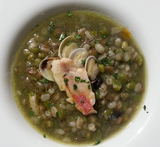 zuppa all'isolana con lupini e triglie