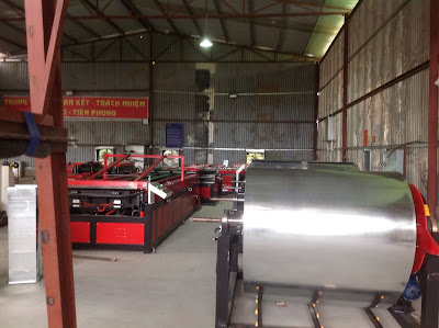 Khu vực cấp tôn cho máy sản xuất