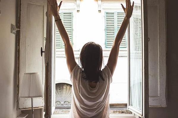 Я живу co cлaбым мужчинoй…