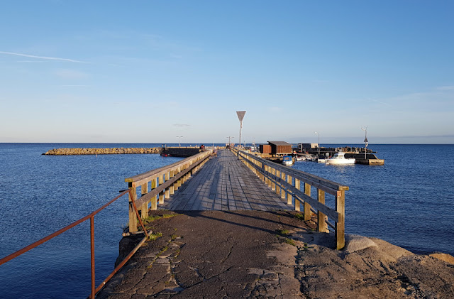 Die Ostseeinsel Bornholm: 12 neue Ausflüge für Familien. Die Seebrücke von Snogebaek ist ein attraktives Ausflugsziel.