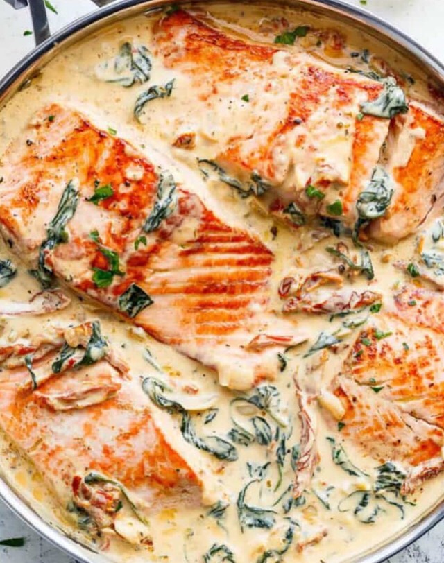 SALMON IN ROASTED PEPPER SAUCE Best Recipes To Cook