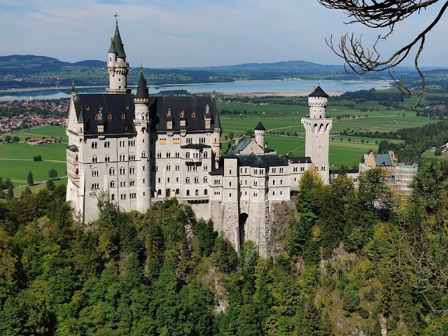 Нойшванштайн - найвідоміший замок Баварії