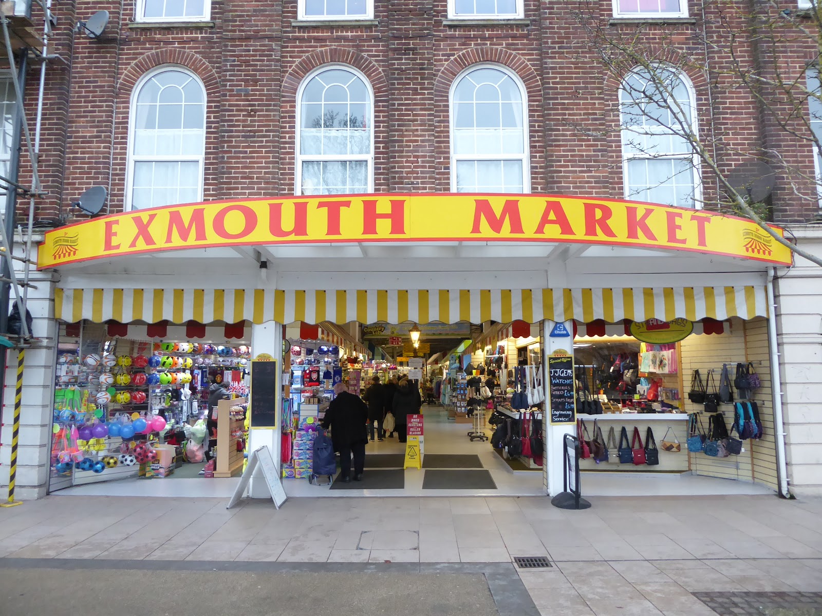 Prop Up the Bar Exmouth Pub Excursions