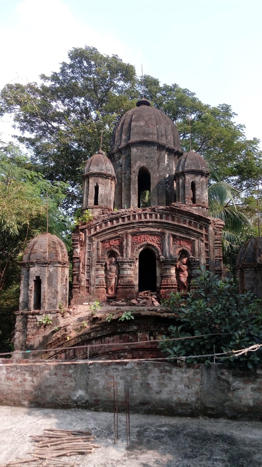 জীর্ণ মন্দিরের জার্নাল-- ২২ ॥ চিন্ময় দাশ 2 জীর্ণ মন্দিরের জার্নাল-- ২২ ॥ চিন্ময় দাশ