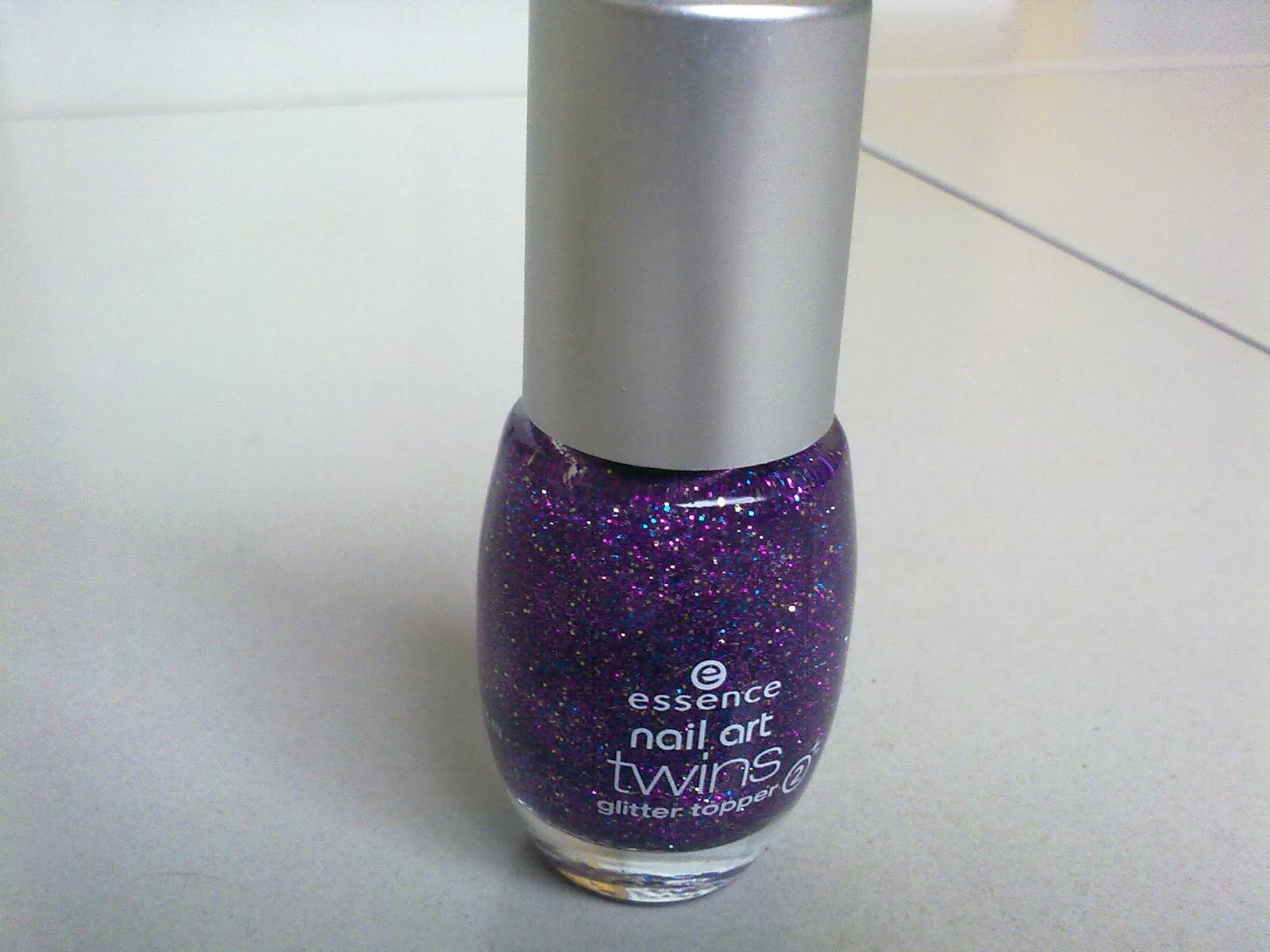B Eau Té ESSENCE Glitter Topper Nail Art Twins