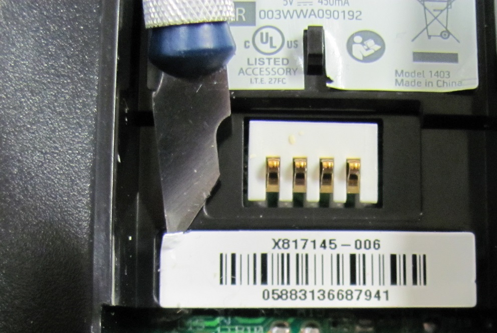 Cleaning Xbox 360 wireless controller with corroded battery holder