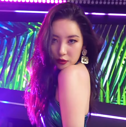 SunMi performed 'TAIL' in this week's Music Core - Wonderful Generation