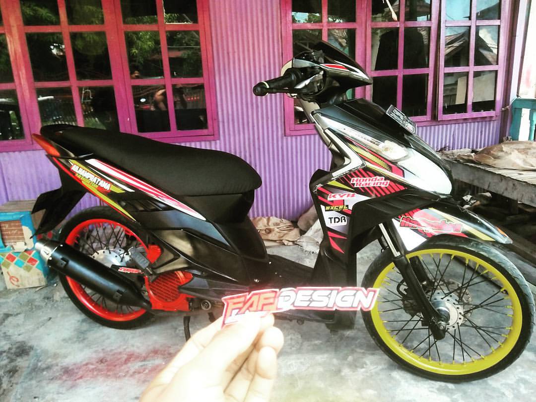 Ide Modifikasi Motor Vario 110 Velg 17 Paling Racing