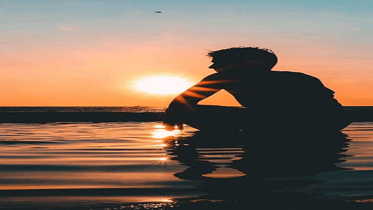 Puisi Tentang Pertemuan [dan angin memenjarakan]