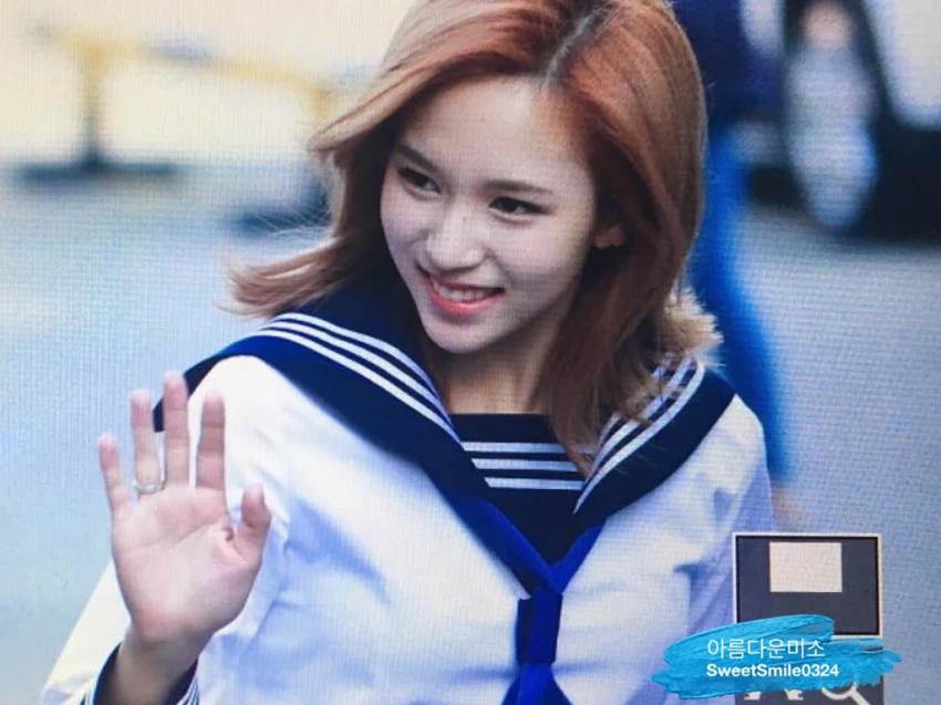 오늘 뮤비의상 입은 트와이스 출근길 | 인스티즈