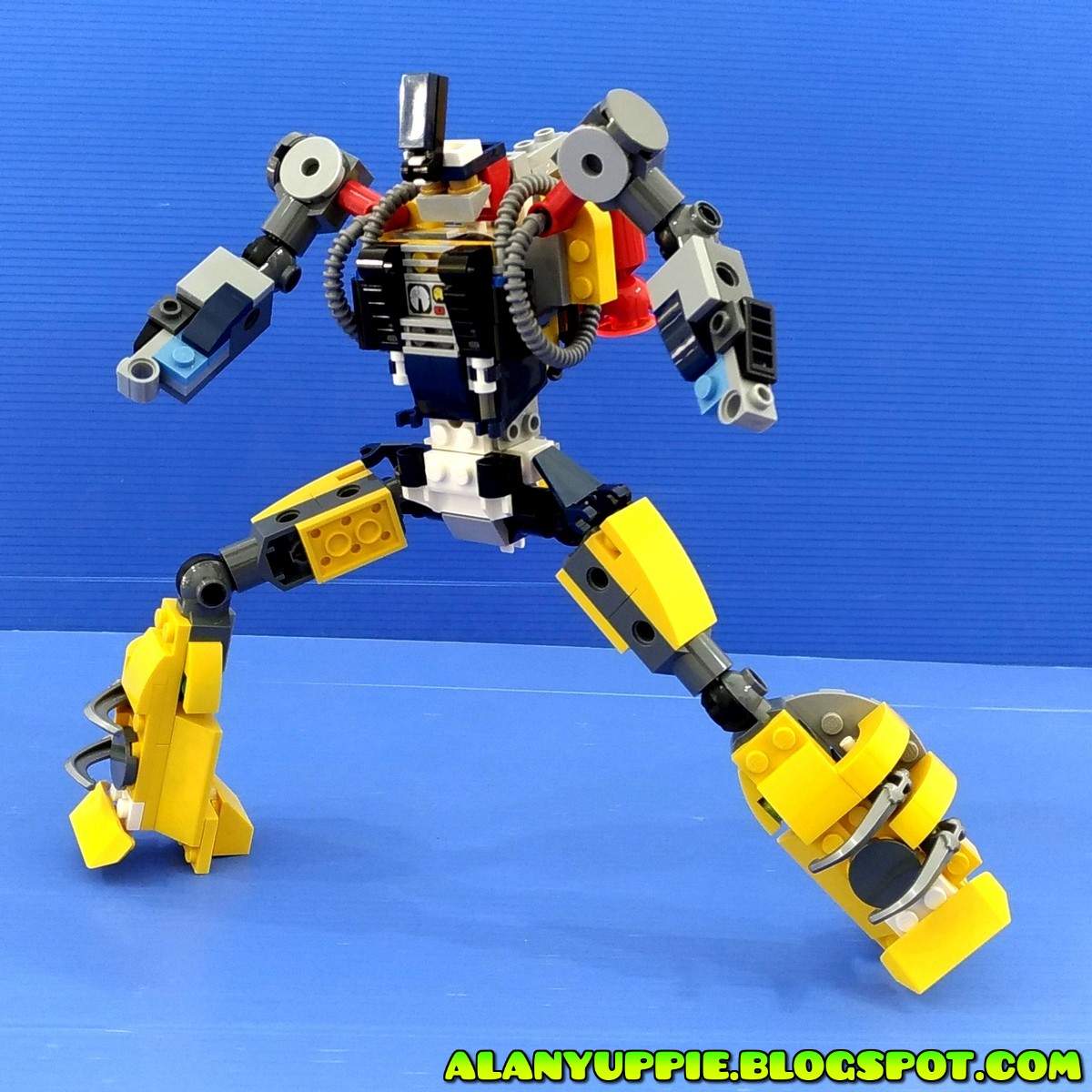 LEGO MOC Transformer BumbleSea v2 from set 31090 by alanyuppie ...