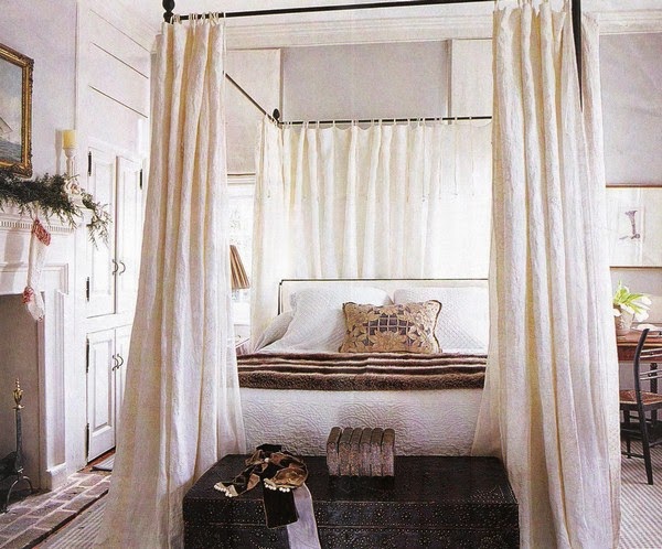 Airy canopy bed design