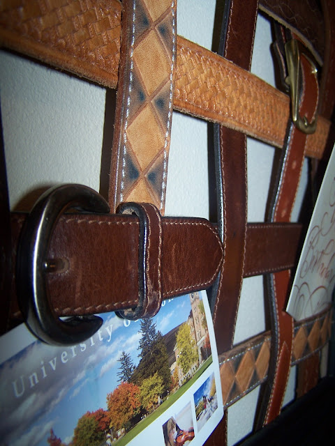repurposed leather belt message board http://bec4-beyondthepicketfence.blogspot.com/2011/02/belted-inspiration.html