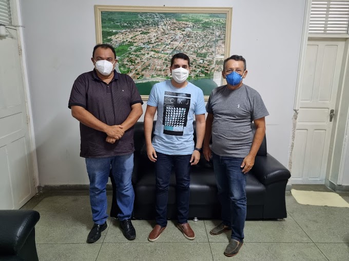 Prefeitos Salomão Gomes e Alan Silveira se reúnem para discutir ações em conjunto e outras pautas de interesse dos municípios de Felipe Guerra e Apodi