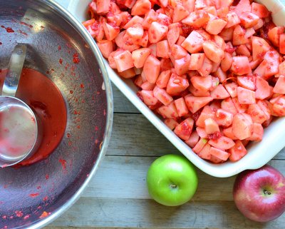 Roasted Applesauce with Raspberries ♥ KitchenParade.com, the raspberries add glorious color and brightness.