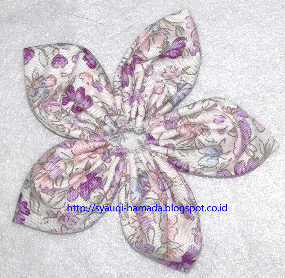 Cara Membuat Kerajinan Tangan Bros Bunga Cantik Dari Kain