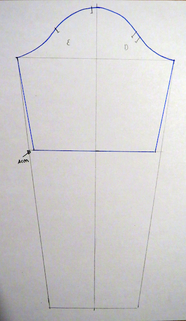 Patrón base de manga transformado para hacerla más corta y un poco más estrecha