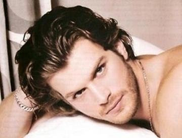 BollyHollyAsian: Penyanyi dan aktor terganteng di Turki