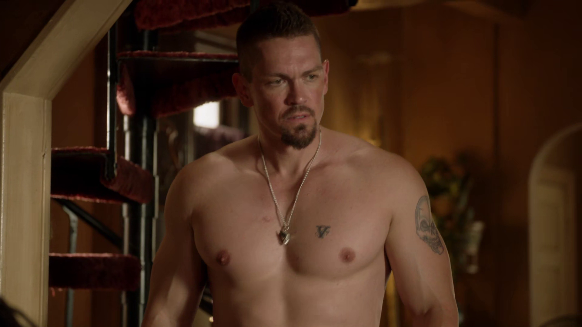 ausCAPS: Steve Howey nude in Shameless 7-01 "Hiraeth"