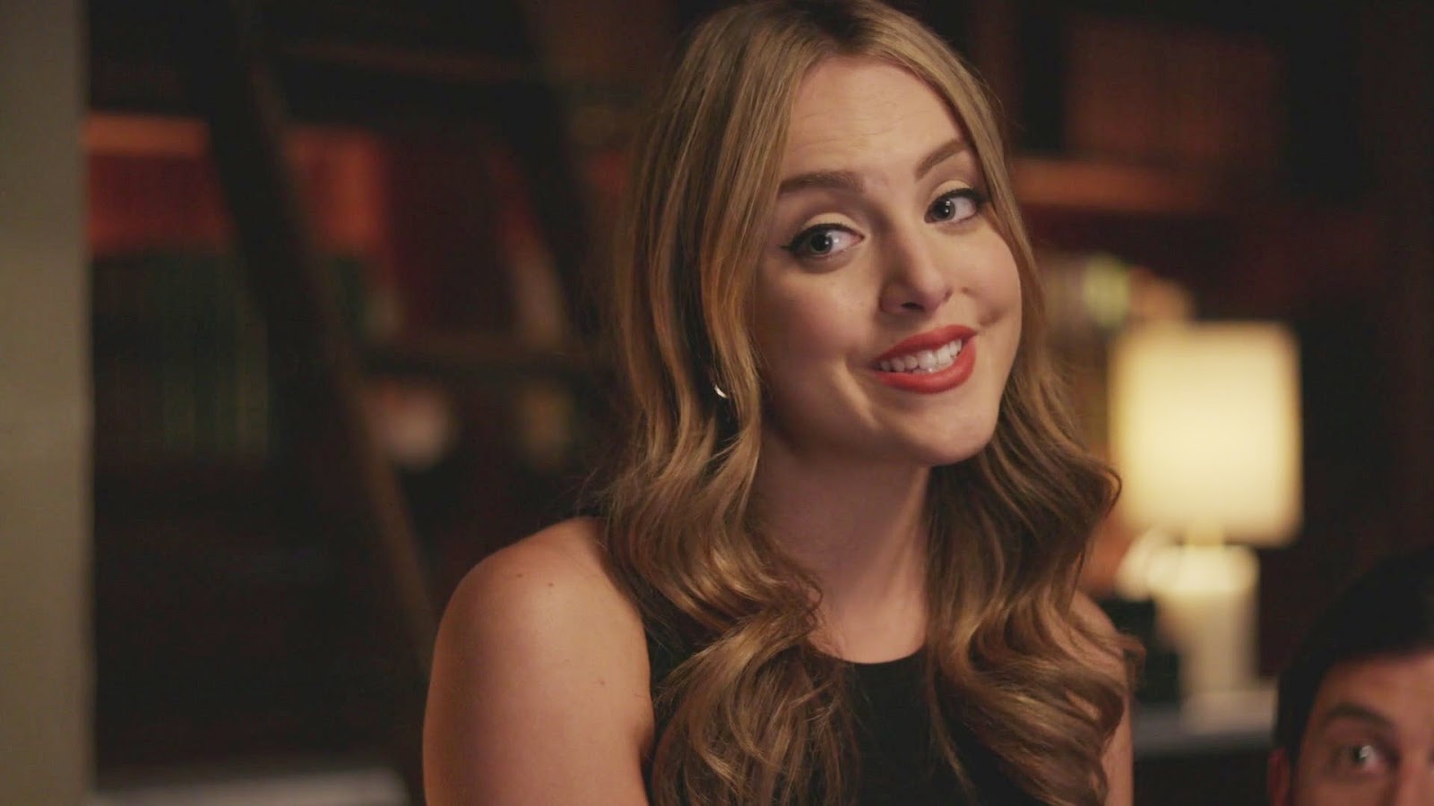 Elizabeth Gillies as Fallon Carrington / Dynasty S01E02 / 51 Screencaps