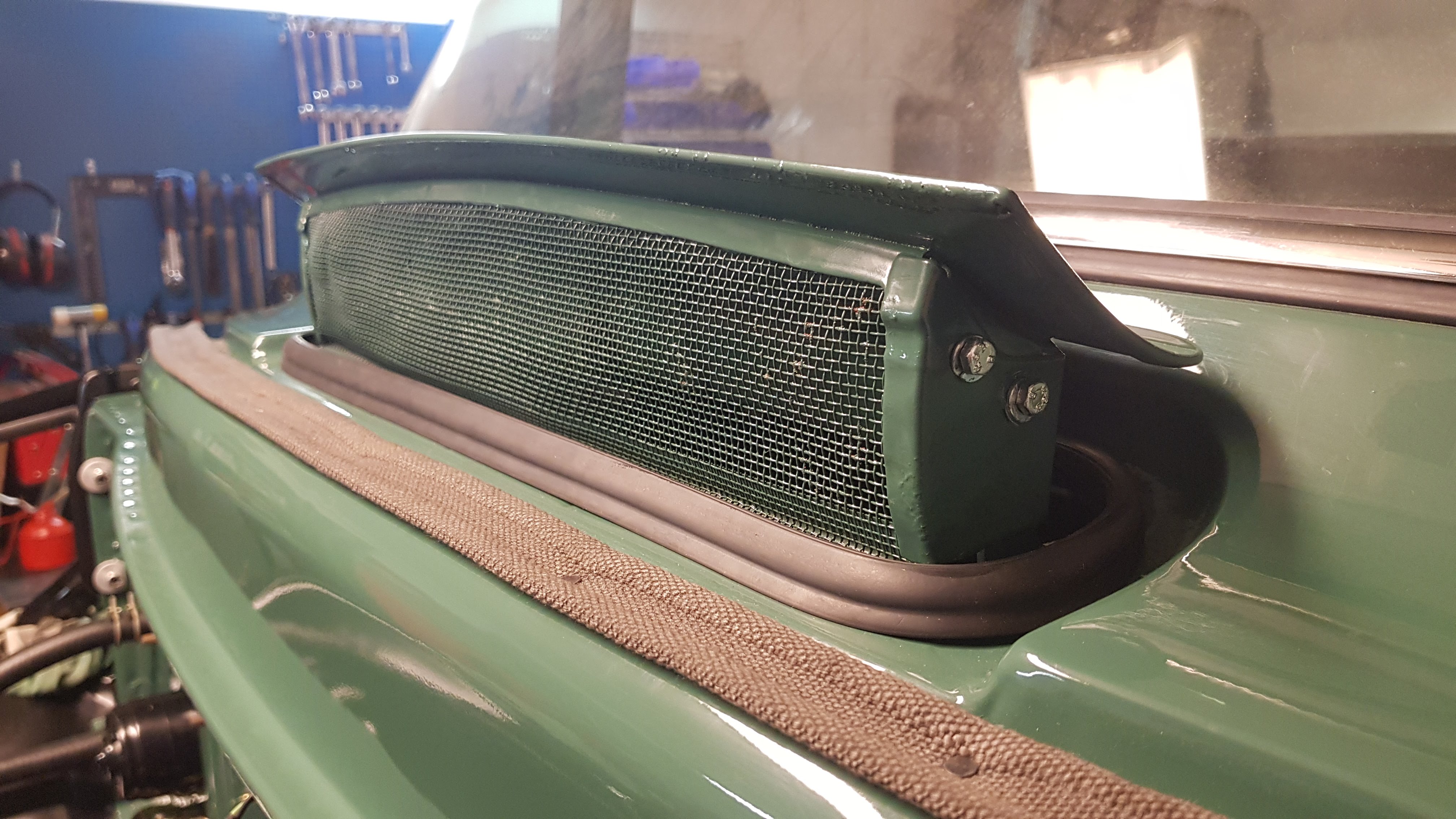 DinnerHill Cowl vent seal modifications